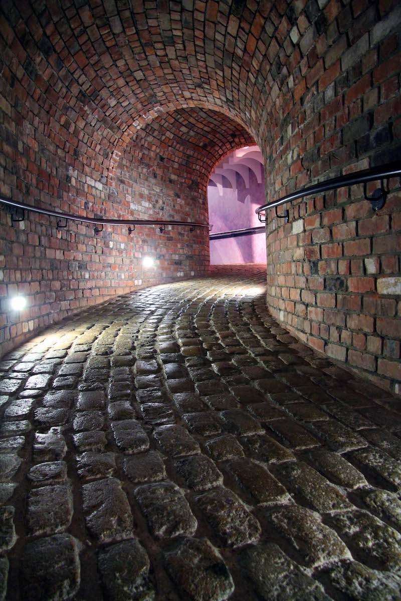 Tower Museum Tunnel - Enter the "Story of Derry" Exhibition 